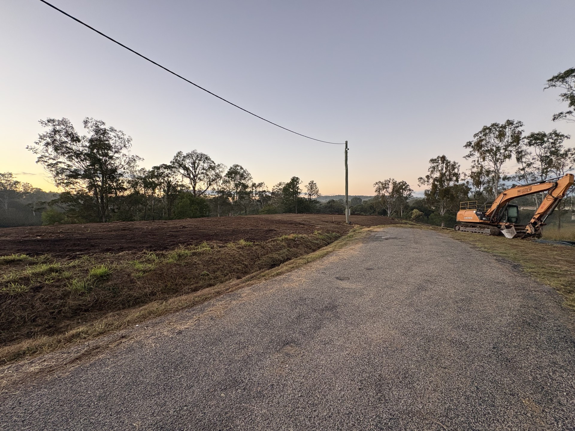 Level shed pad cut into a slope with shaped batters at Mothar Mountain QLD
